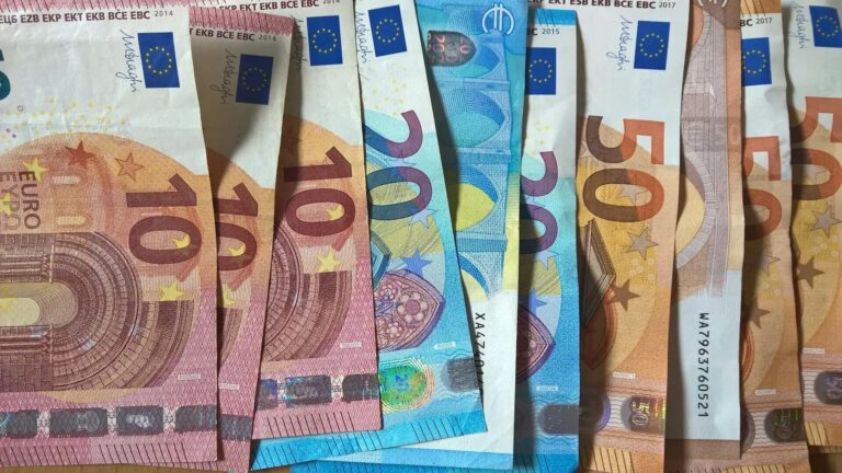 mehrere 10 EUR, 20 EUR, 50 EUR Scheine