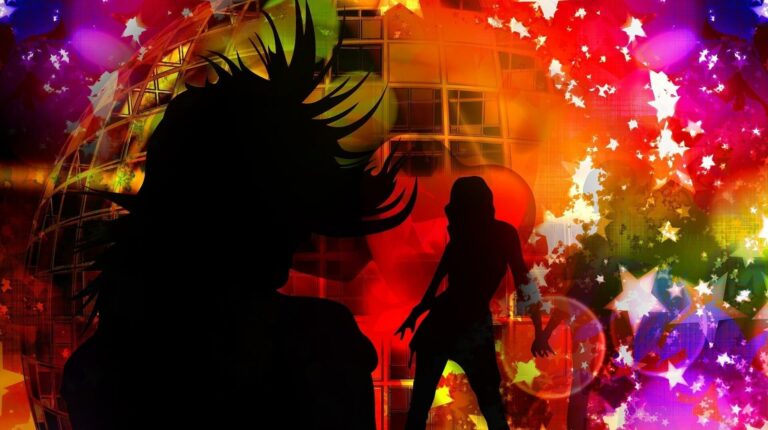 tanzende Silhouetten vor buntem Hintergrund